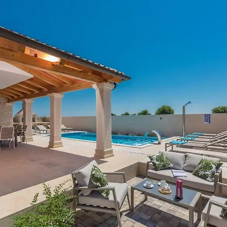 Casa Tea With Private Pool Villa Pula